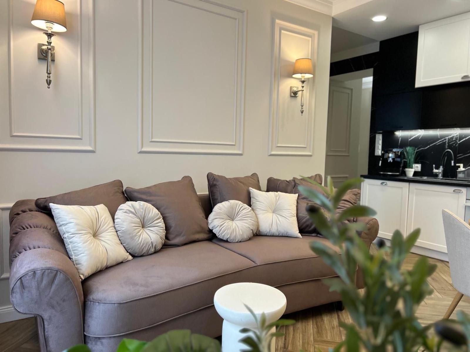 Family & Business Sauna Apartments Plac Wolnosci Centrum Downtow, - Piekny Apartament - 5 Bedroom With Private Sauna, Bath With Hydromassage, Parking, Catering Options Kielce Exteriör bild
