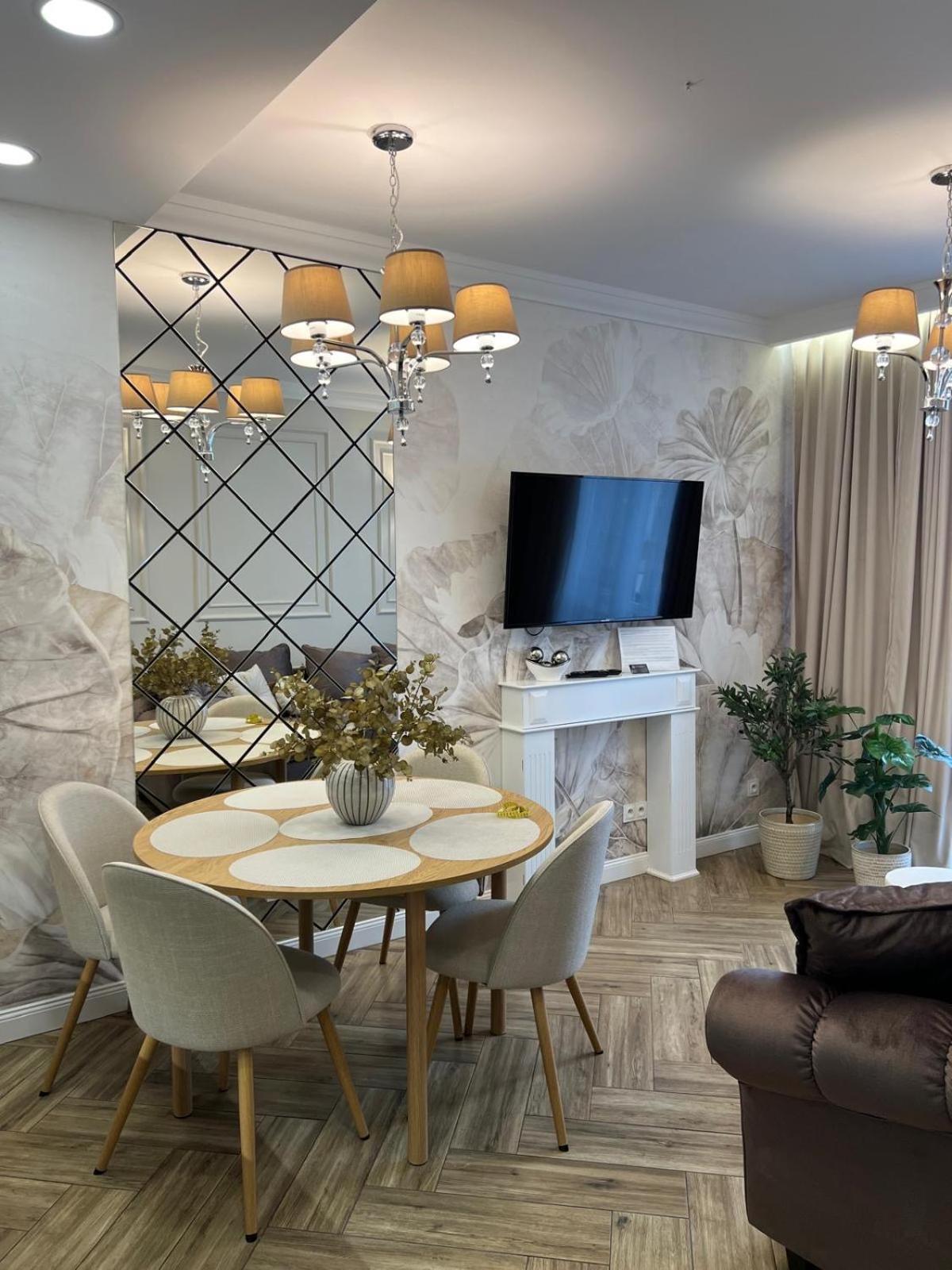 Family & Business Sauna Apartments Plac Wolnosci Centrum Downtow, - Piekny Apartament - 5 Bedroom With Private Sauna, Bath With Hydromassage, Parking, Catering Options Kielce Exteriör bild