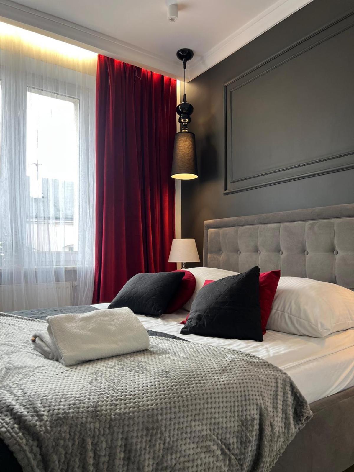 Family & Business Sauna Apartments Plac Wolnosci Centrum Downtow, - Piekny Apartament - 5 Bedroom With Private Sauna, Bath With Hydromassage, Parking, Catering Options Kielce Exteriör bild