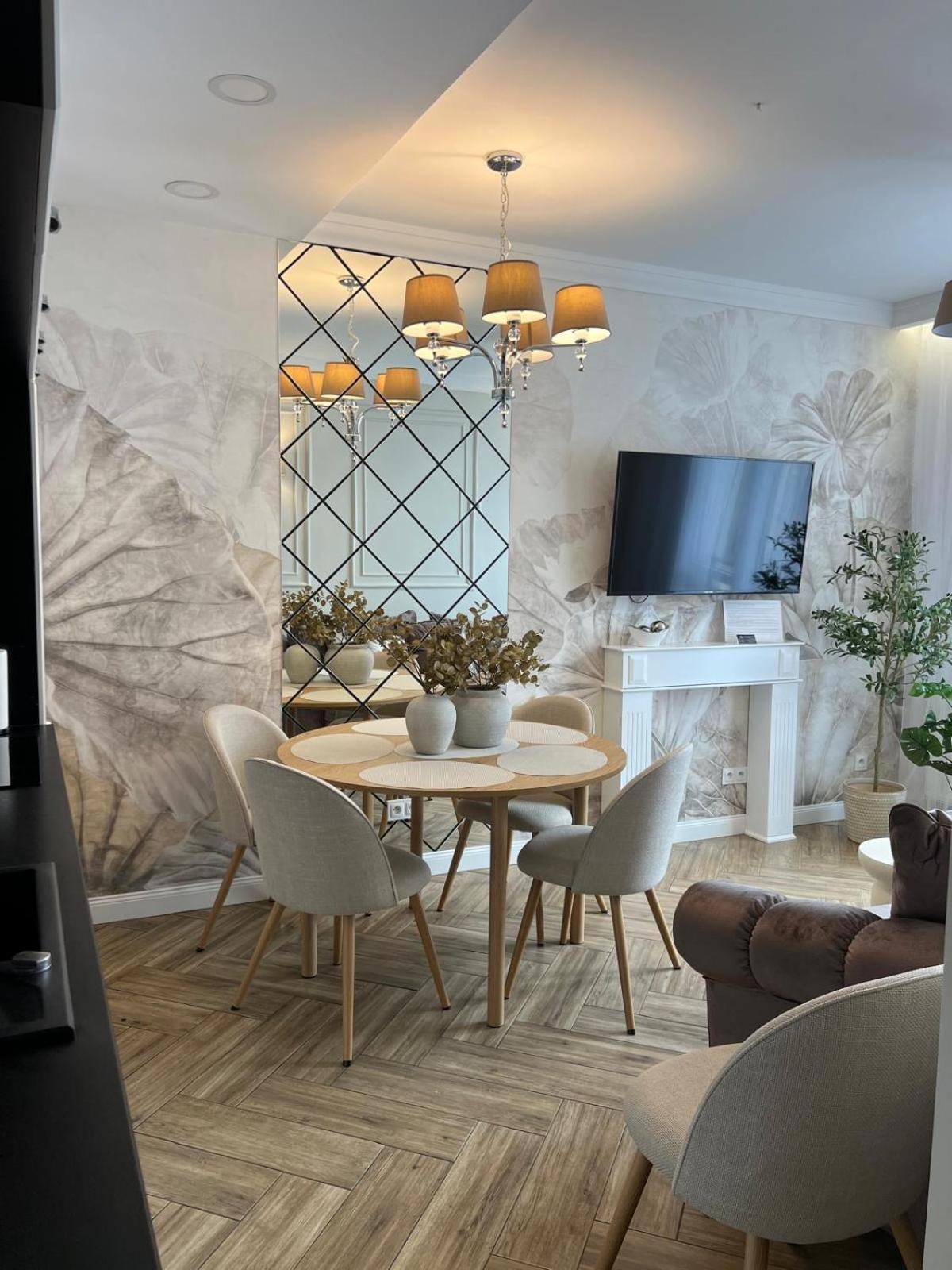 Family & Business Sauna Apartments Plac Wolnosci Centrum Downtow, - Piekny Apartament - 5 Bedroom With Private Sauna, Bath With Hydromassage, Parking, Catering Options Kielce Exteriör bild