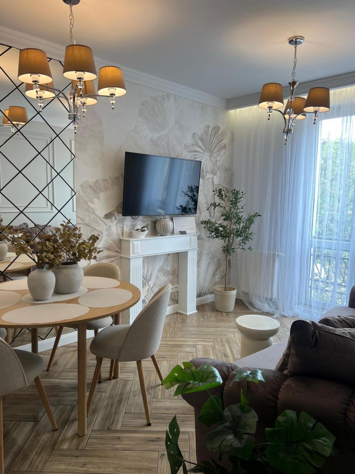 Family & Business Sauna Apartments Plac Wolnosci Centrum Downtow, - Piekny Apartament - 5 Bedroom With Private Sauna, Bath With Hydromassage, Parking, Catering Options Kielce Exteriör bild