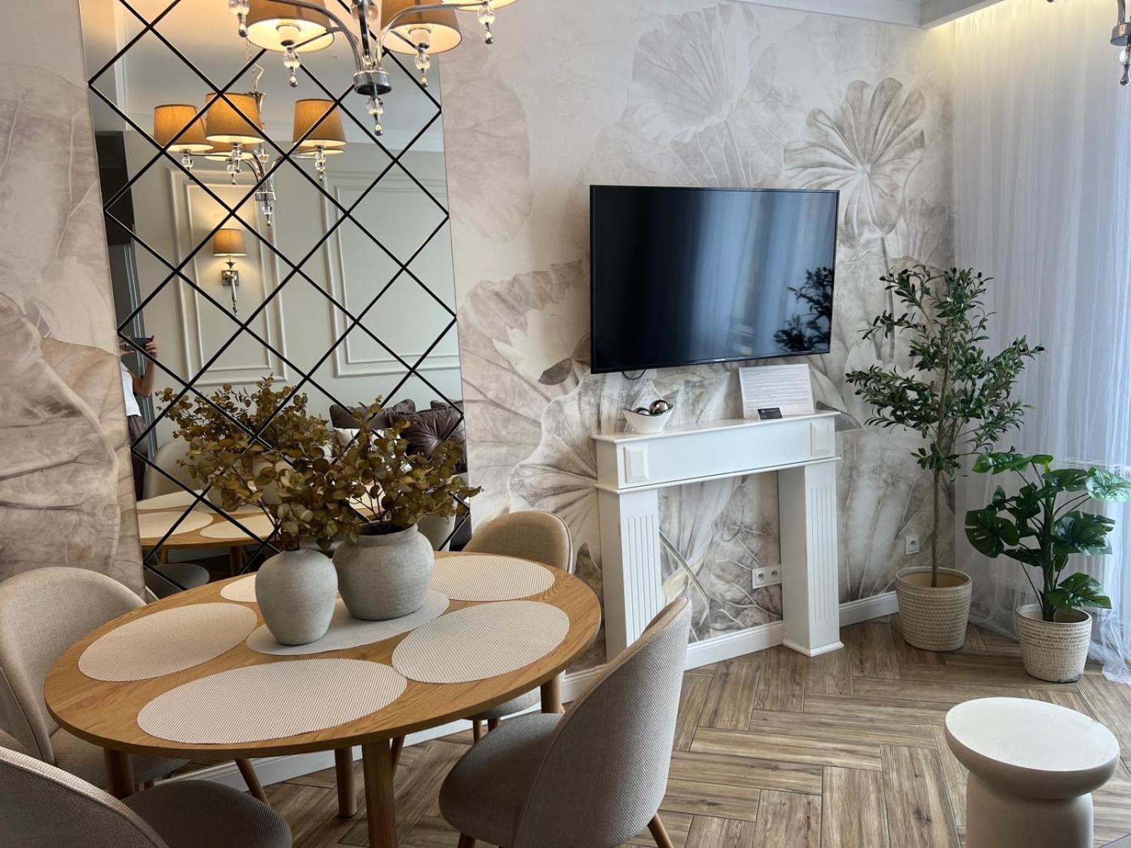 Family & Business Sauna Apartments Plac Wolnosci Centrum Downtow, - Piekny Apartament - 5 Bedroom With Private Sauna, Bath With Hydromassage, Parking, Catering Options Kielce Exteriör bild