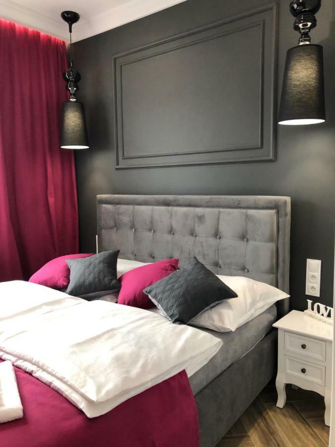 Family & Business Sauna Apartments Plac Wolnosci Centrum Downtow, - Piekny Apartament - 5 Bedroom With Private Sauna, Bath With Hydromassage, Parking, Catering Options Kielce Exteriör bild